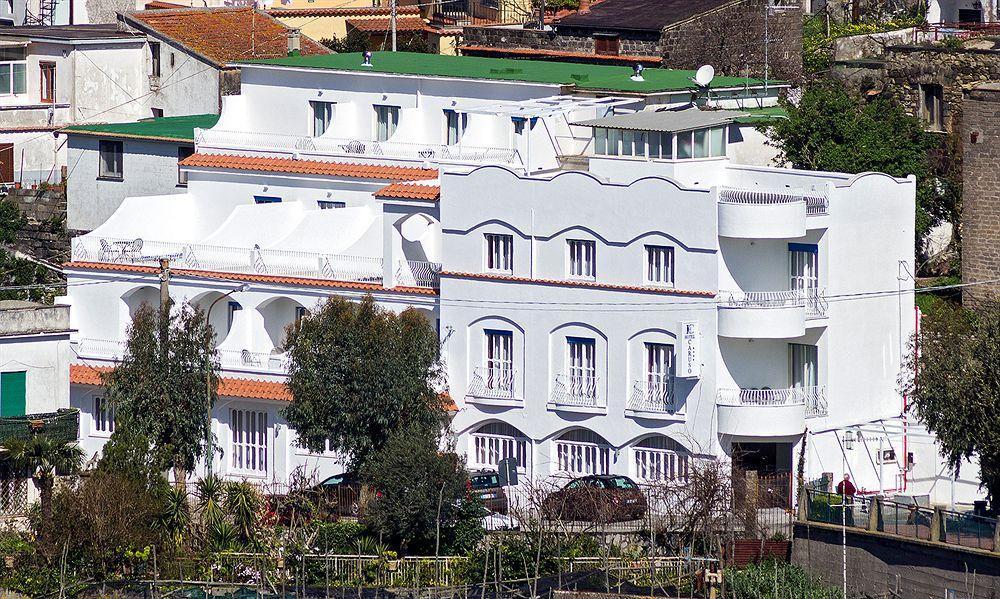 Hotel Caruso ماسّا لوبْرينسِ المظهر الخارجي الصورة