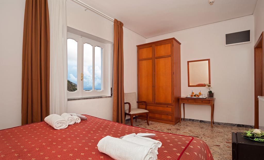 Hotel Caruso ماسّا لوبْرينسِ المظهر الخارجي الصورة