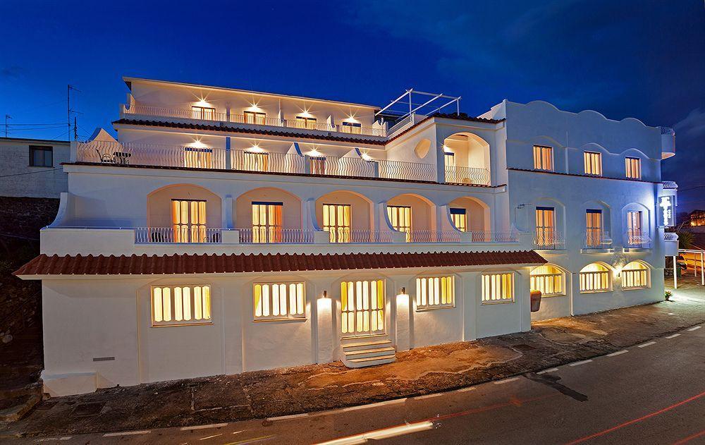 Hotel Caruso ماسّا لوبْرينسِ المظهر الخارجي الصورة