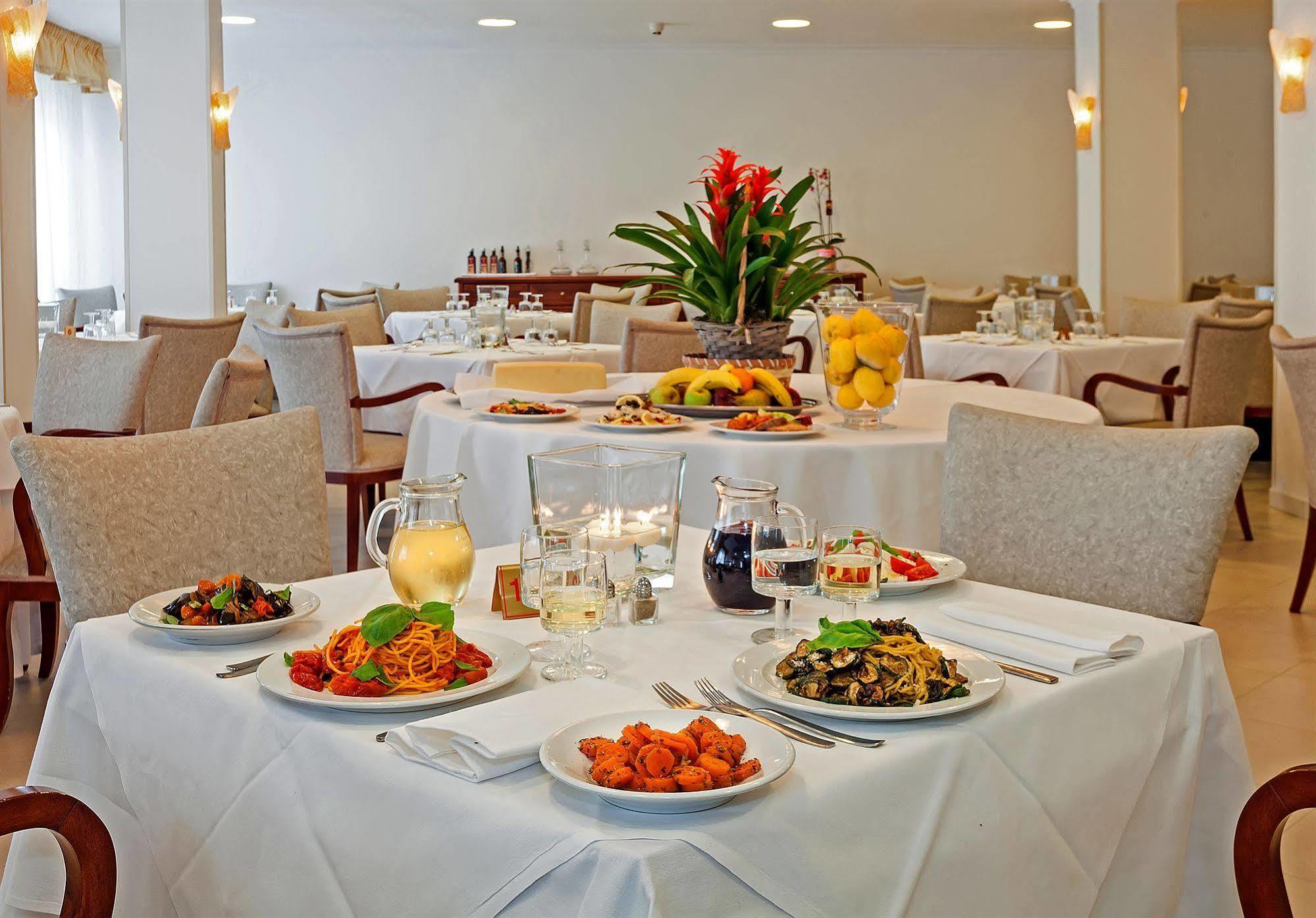 Hotel Caruso ماسّا لوبْرينسِ المظهر الخارجي الصورة