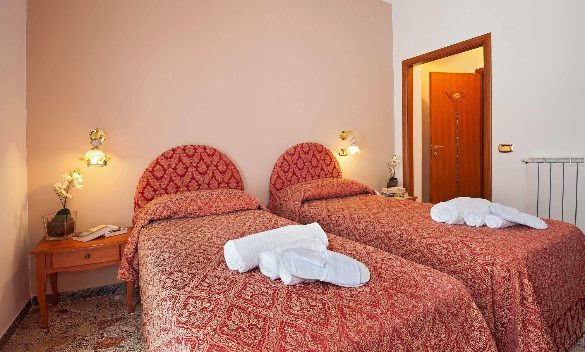 Hotel Caruso ماسّا لوبْرينسِ المظهر الخارجي الصورة